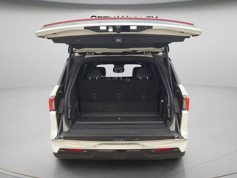 New 2025 Lincoln Navigator Reserve w/ Jet Appearance Package image 10