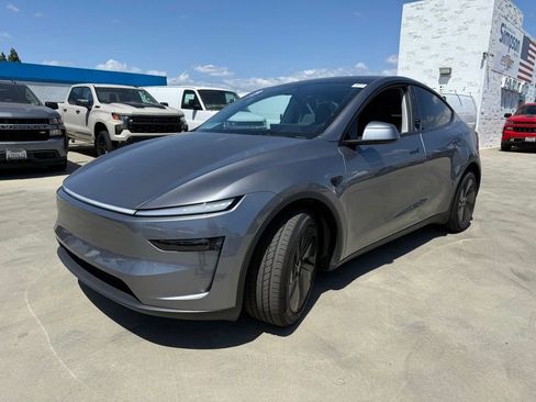 Used 2026 Tesla Model Y Long Range AWD/4WD image 3