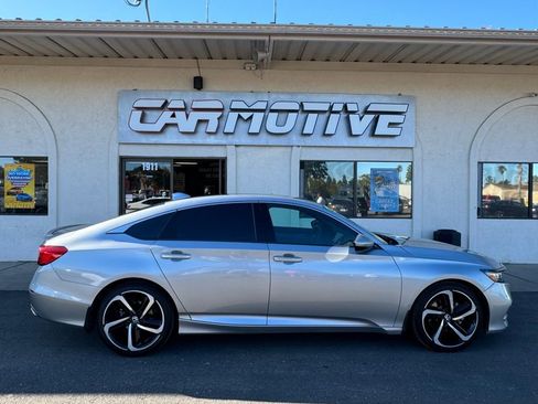 Used 2018 Honda Accord Sport image 3