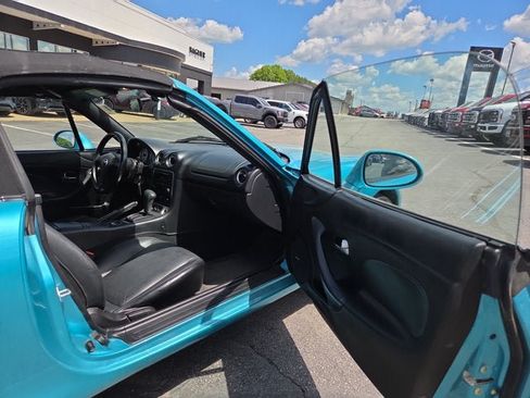 Used 2003 MAZDA MX-5 Miata RWD image 10