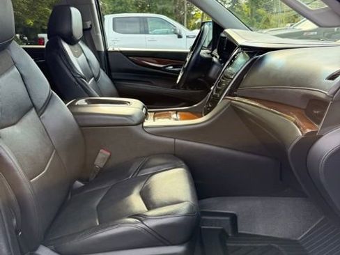 Used 2020 Cadillac Escalade Premium Luxury image 13