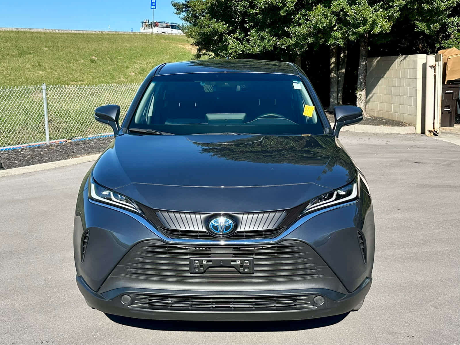 Used 2024 Toyota Venza LE AWD/4WD image 2