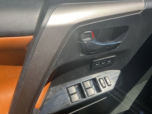 Used 2017 Toyota RAV4 Limited image 11