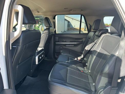 Used 2024 Ford Expedition Max XLT image 11