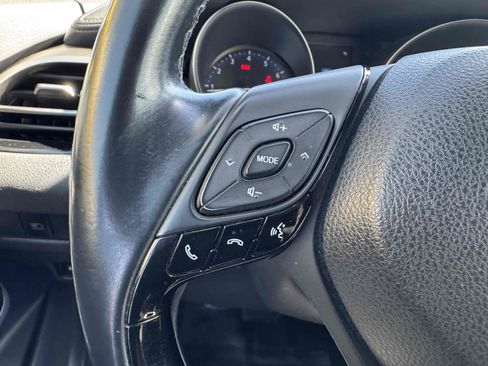 Used 2019 Toyota C-HR XLE image 24