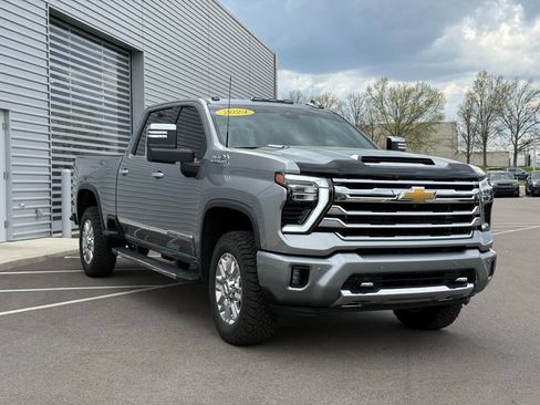 Used 2024 Chevrolet Silverado 2500 High Country w/ High Country Premium Package image 4