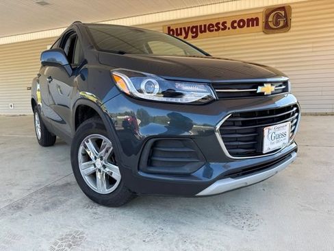 Used 2022 Chevrolet Trax LT w/ LT Convenience Package AWD/4WD image 2