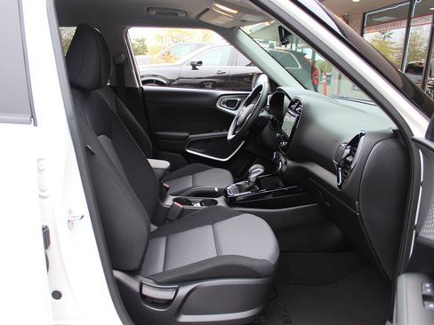Used 2023 Kia Soul S FWD image 25