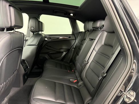 Certified 2026 Porsche Macan AWD/4WD image 23