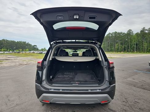 Used 2022 Nissan Rogue SV w/ SV Premium Package FWD image 17