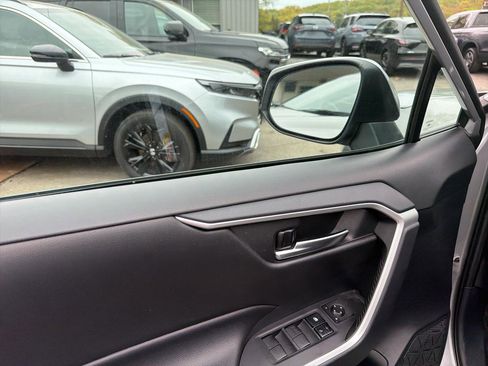 Used 2019 Toyota RAV4 XLE w/ Convenience Package AWD/4WD image 18