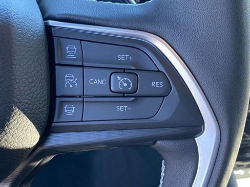 New 2025 Jeep Grand Cherokee Altitude AWD/4WD image 18