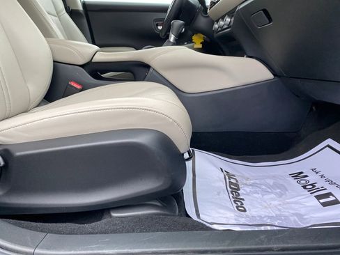 Used 2024 Honda HR-V EX-L image 11