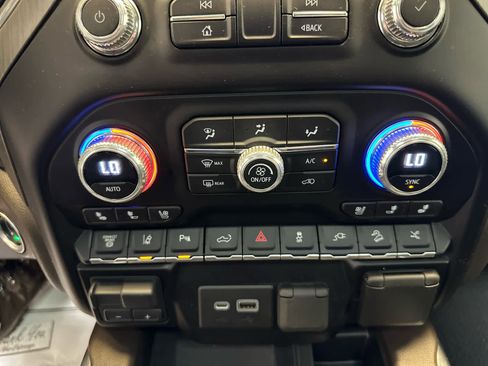 Used 2023 GMC Sierra 3500 Denali w/ Denali Ultimate Package image 18