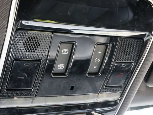 Certified 2024 Land Rover Range Rover SE AWD/4WD image 19