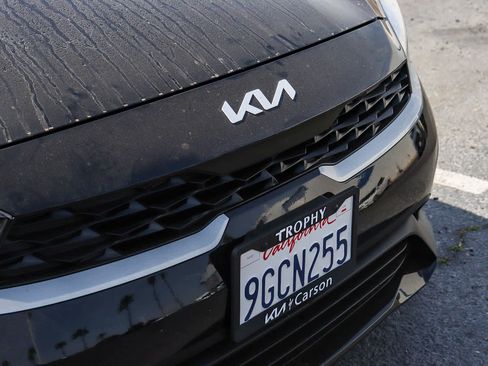 Used 2023 Kia Forte LXS image 3