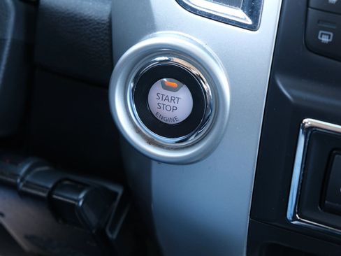 Used 2018 Nissan Titan SV w/ SV Convenience Package RWD image 25