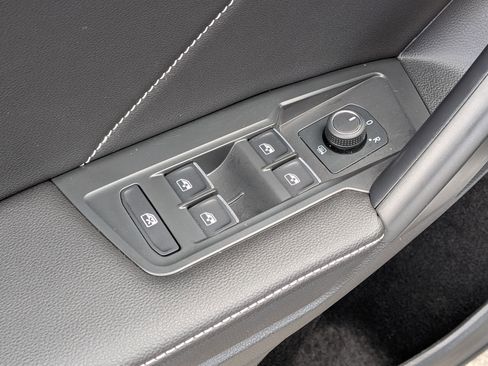 Used 2024 Volkswagen Tiguan SE R-Line image 13