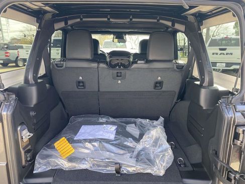 New 2026 Jeep Wrangler Unlimited Rubicon image 9