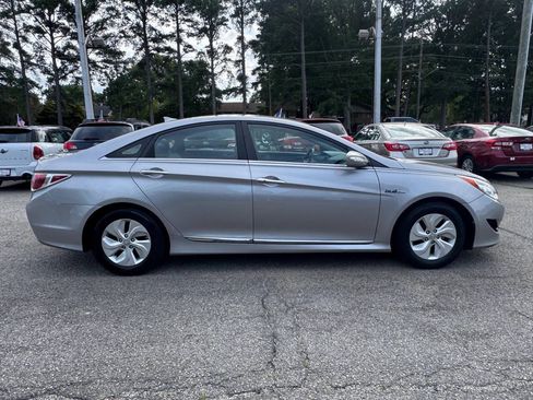 Used 2013 Hyundai Sonata Hybrid FWD image 4