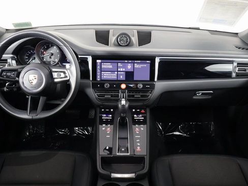 Used 2024 Porsche Macan AWD/4WD image 8
