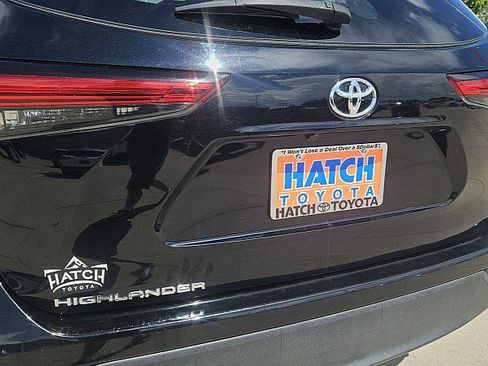 Used 2023 Toyota Highlander L FWD image 7