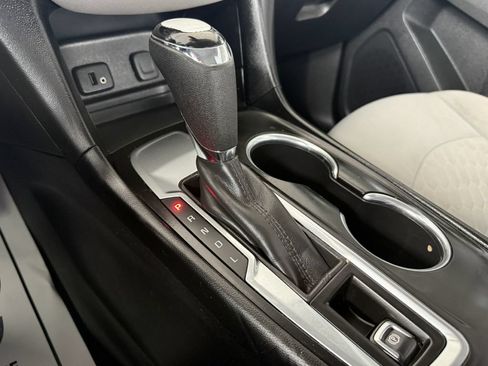 Used 2018 Chevrolet Equinox LS FWD image 17