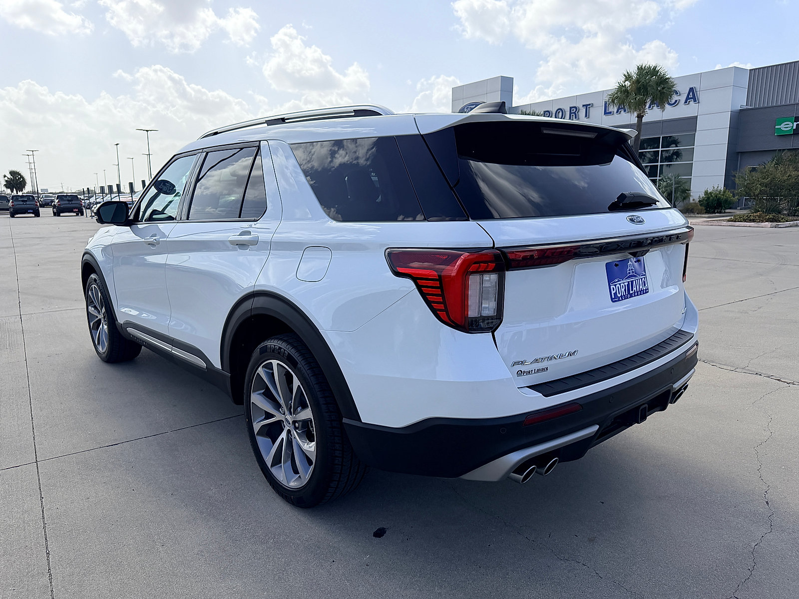 Used 2025 Ford Explorer Platinum w/ Ultimate Package AWD/4WD image 5