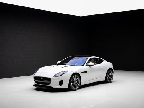 Used 2020 Jaguar F-TYPE Coupe image 4