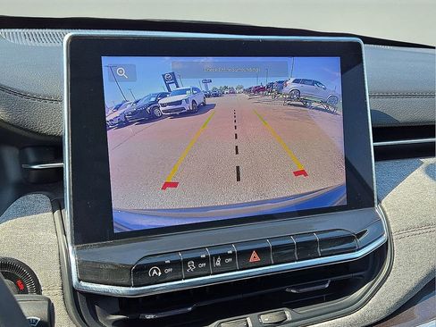 Used 2023 Jeep Compass Latitude image 27