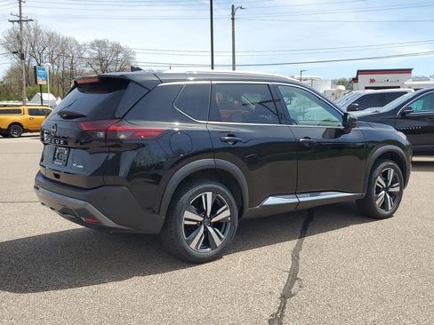 Used 2023 Nissan Rogue SL w/ SL Premium Package image 3