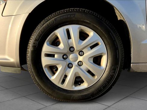 Used 2019 Dodge Grand Caravan SE w/ UConnect Hands-Free Group image 8