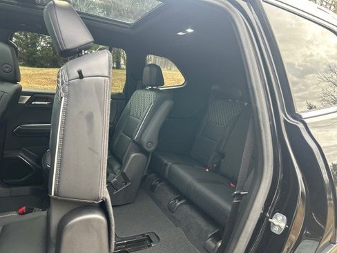 Used 2024 GMC Acadia Denali w/ Super Cruise Package image 34