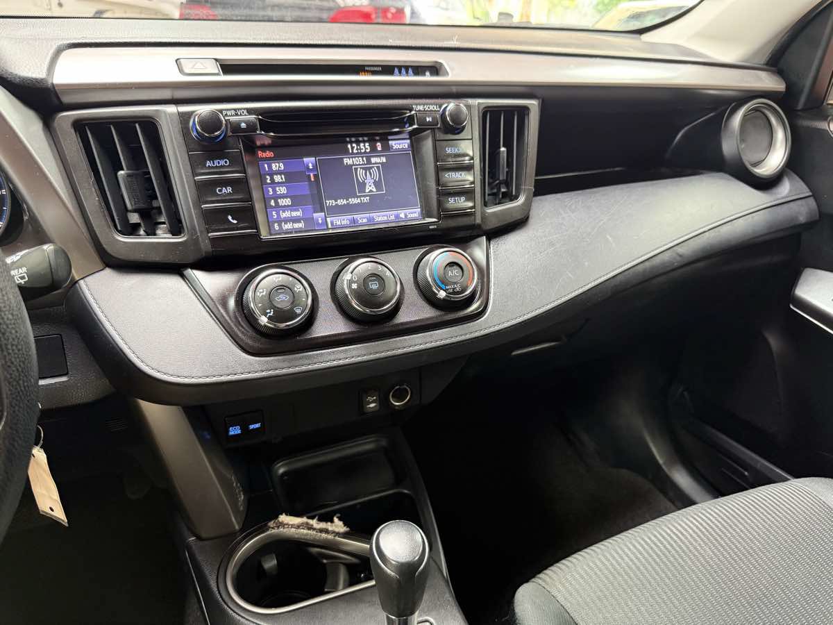 Used 2018 Toyota RAV4 LE w/ All Weather Liner Package AWD/4WD image 18