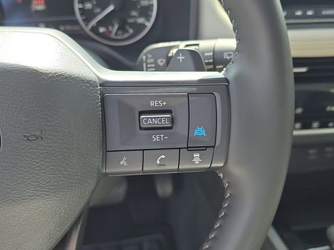 Certified 2025 Nissan Rogue SV FWD image 32