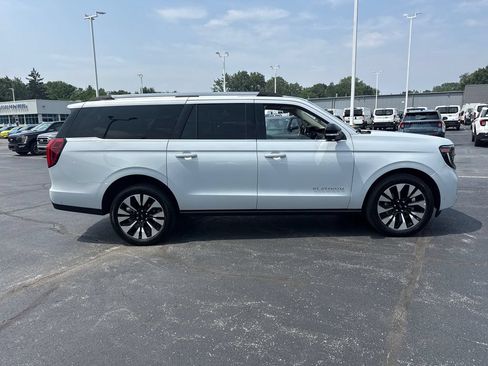 Used 2025 Ford Expedition Max Platinum w/ Driver's Package AWD/4WD image 6