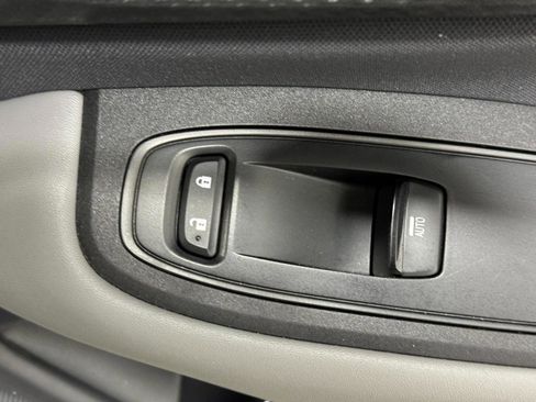 Used 2024 Subaru Outback Premium image 19