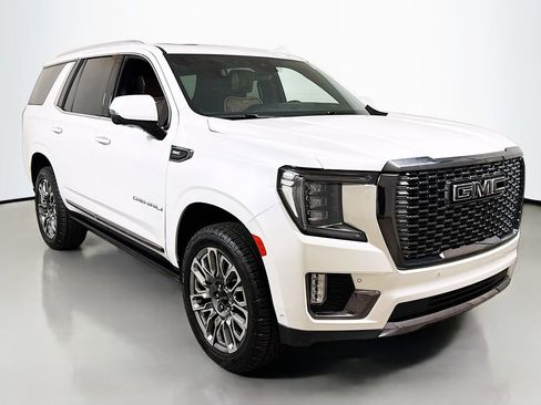 Used 2024 GMC Yukon Denali Ultimate w/ LPO, Floor Liner Package AWD/4WD image 3