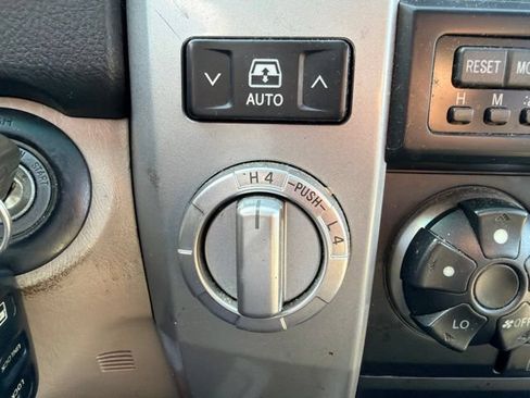Used 2006 Toyota 4Runner SR5 AWD/4WD image 31