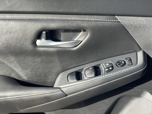 Used 2025 Nissan Sentra SV FWD image 22