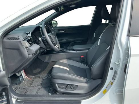 Used 2025 Toyota Camry SE w/ Convenience Package FWD image 10
