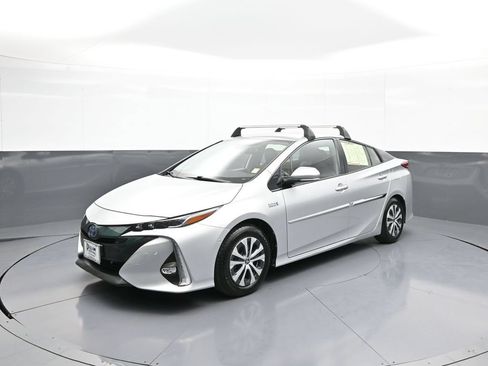 Certified 2020 Toyota Prius Prime Limited FWD image 1