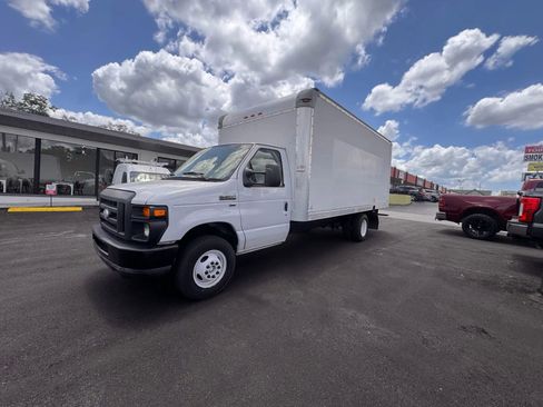 Used 2015 Ford E-350 and Econoline 350 Super Duty image 5