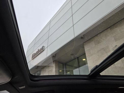 Used 2023 GMC Yukon SLT image 28