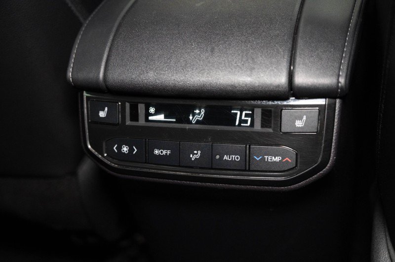Used 2021 Toyota Highlander Platinum AWD/4WD image 19