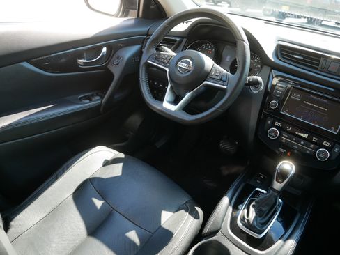 Certified 2020 Nissan Rogue SL w/ Premium Package AWD/4WD image 9