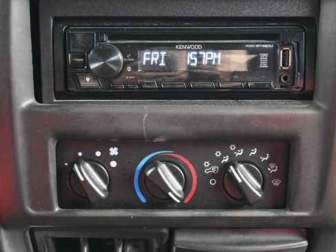 Used 2000 Jeep Wrangler Sport AWD/4WD image 17