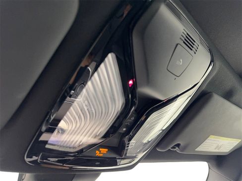 Used 2025 BMW 330i Sedan image 74