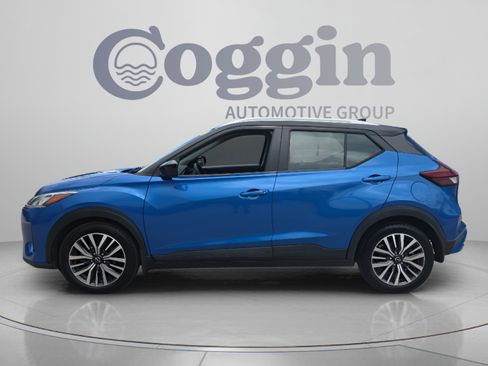 Used 2022 Nissan Kicks SV FWD image 2