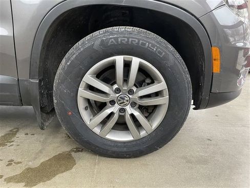 Used 2016 Volkswagen Tiguan S image 24